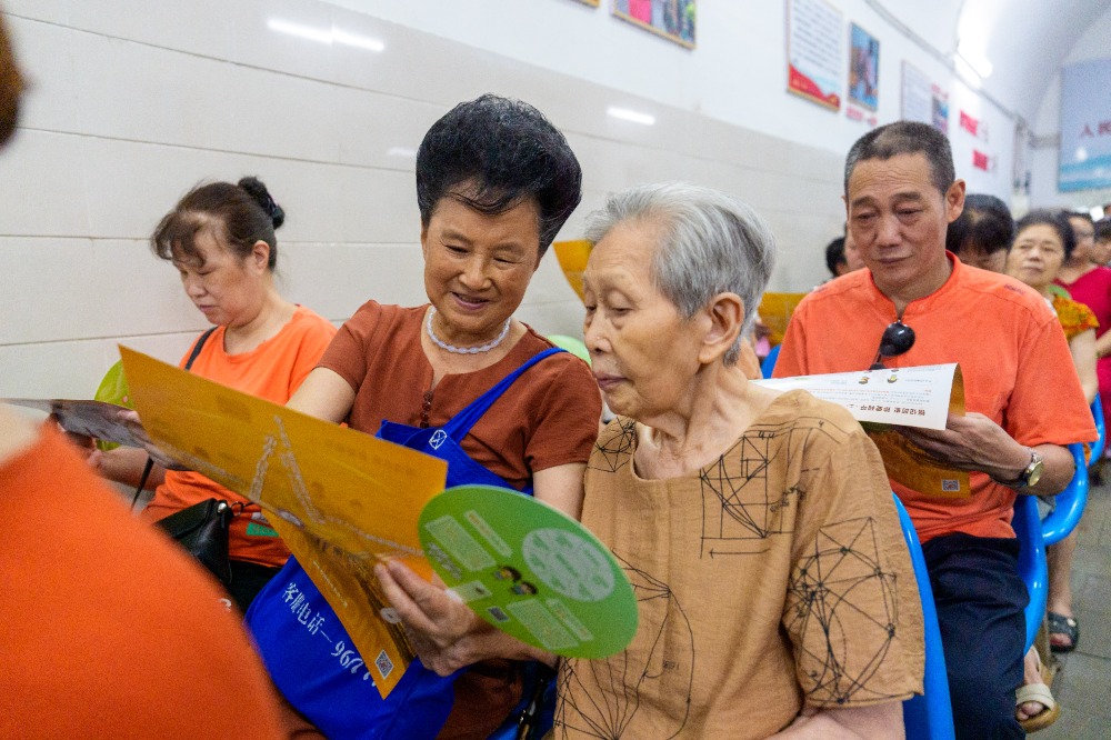 “国防动员 全民参与”人防工程里既能纳凉还能听宣讲(图1) “国防动员 全民参与”人防工程里既能纳凉还能听宣讲(图1)