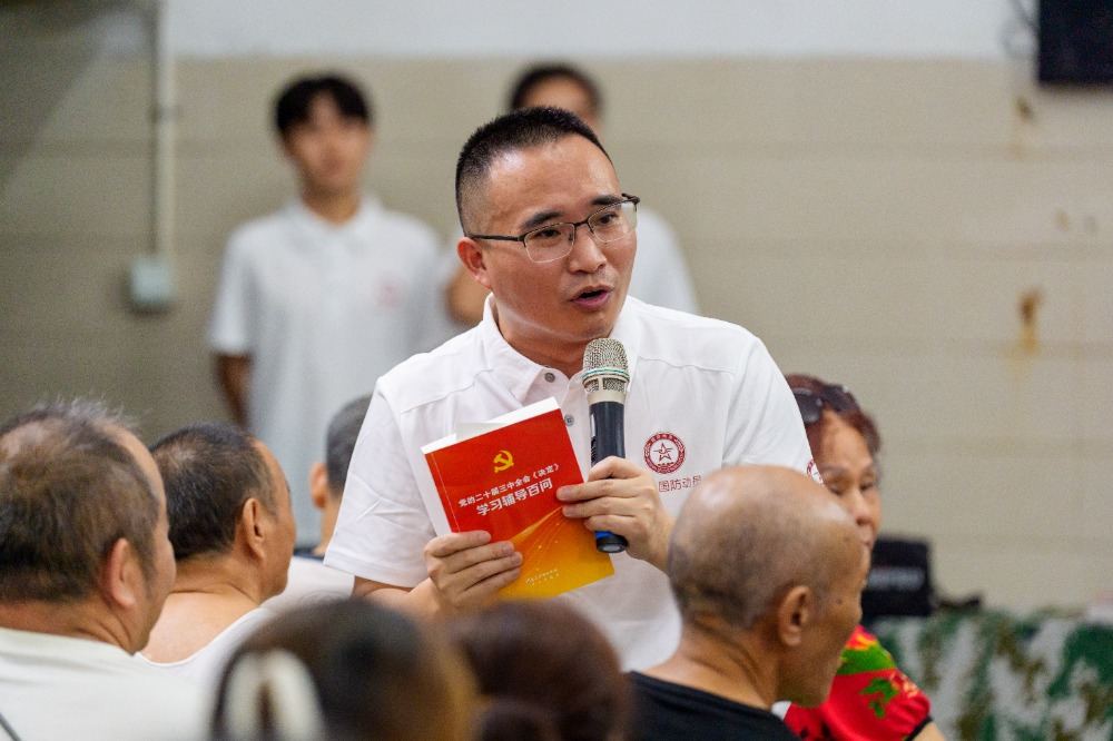 “国防动员 全民参与”人防工程里既能纳凉还能听宣讲(图5) “国防动员 全民参与”人防工程里既能纳凉还能听宣讲(图5)
