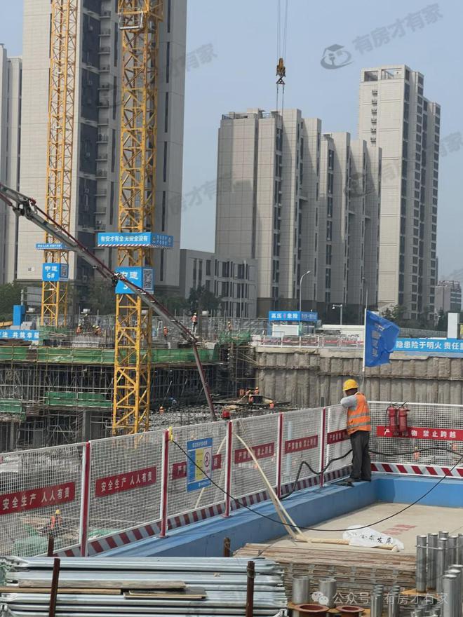 中建云境售楼处电话室外施工进度 楼栋外立面+内部环境 周边环境(图5) 中建云境售楼处电话室外施工进度 楼栋外立面+内部环境 周边环境(图5)