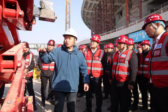 中建八局一公司举办2024年高处作业机械设备实训营活动(图2) 中建八局一公司举办2024年高处作业机械设备实训营活动(图2)