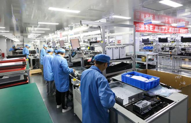 新春走基层丨火热复工复产贵安新区逐梦“三年大变样”!(图5) 新春走基层丨火热复工复产贵安新区逐梦“三年大变样”!(图5)