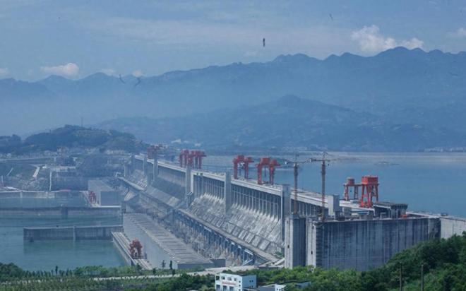 水泥寿命仅50年！国家2100亿建的三峡大坝难道很快就到年限了？