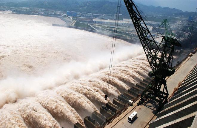 水泥寿命仅50年！国家2100亿建的三峡大坝难道很快就到年限了？(图23)
