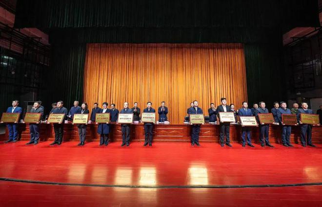 突出贡献！汉江国投及旗下四家子公司荣膺市级荣誉