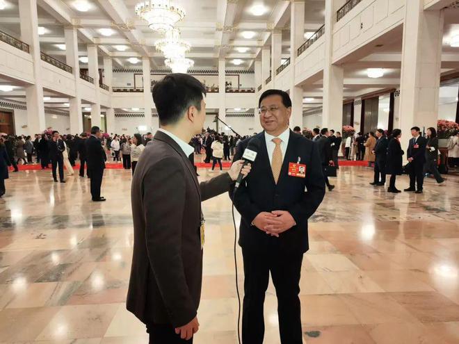 两会国企直通车|中国铁建戴和根:在更好服务国家战略中提升企业价值创造能力(图2) 两会国企直通车|中国铁建戴和根:在更好服务国家战略中提升企业价值创造能力(图2)